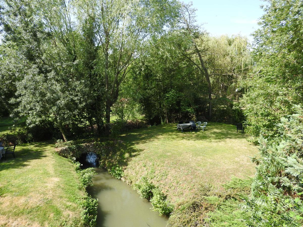 Le Moulin De Saussaye Bed and Breakfast Crouzilles Esterno foto